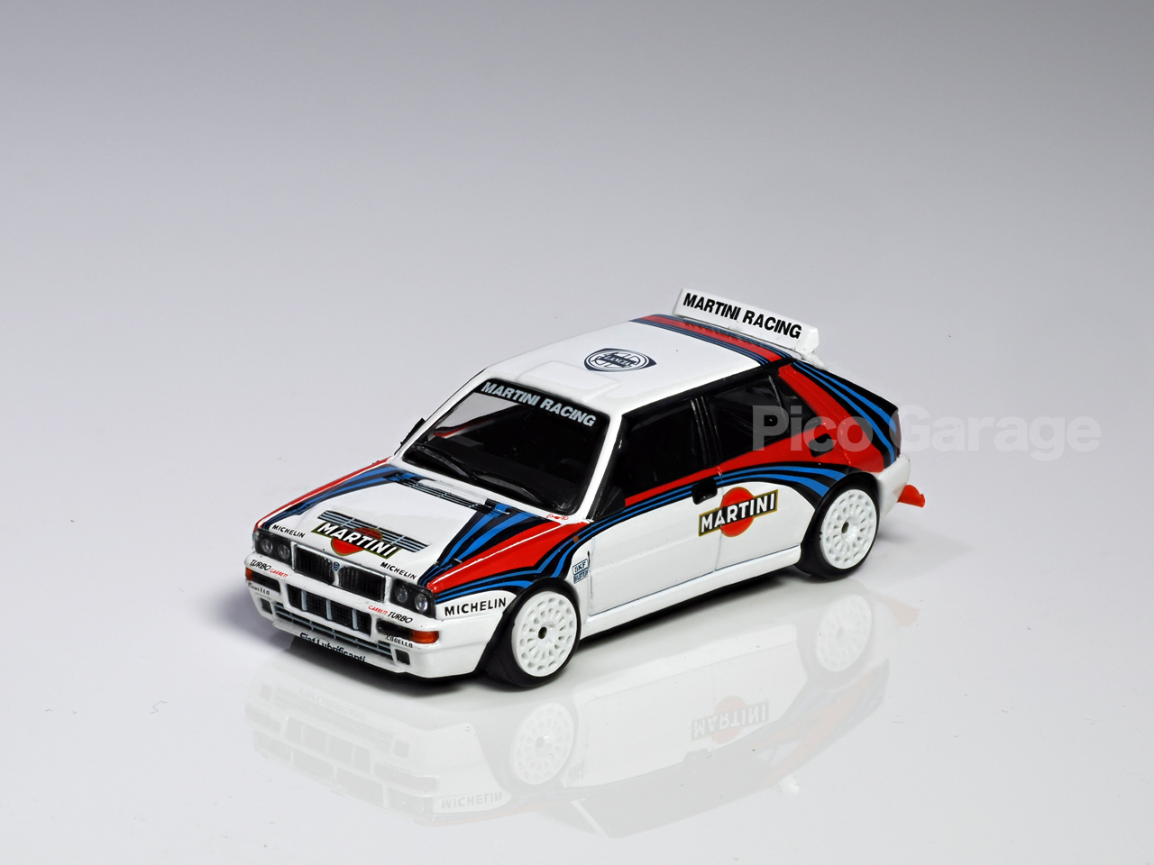 TSM1/64ランチアデルタインテグラーレMARTINI（前）