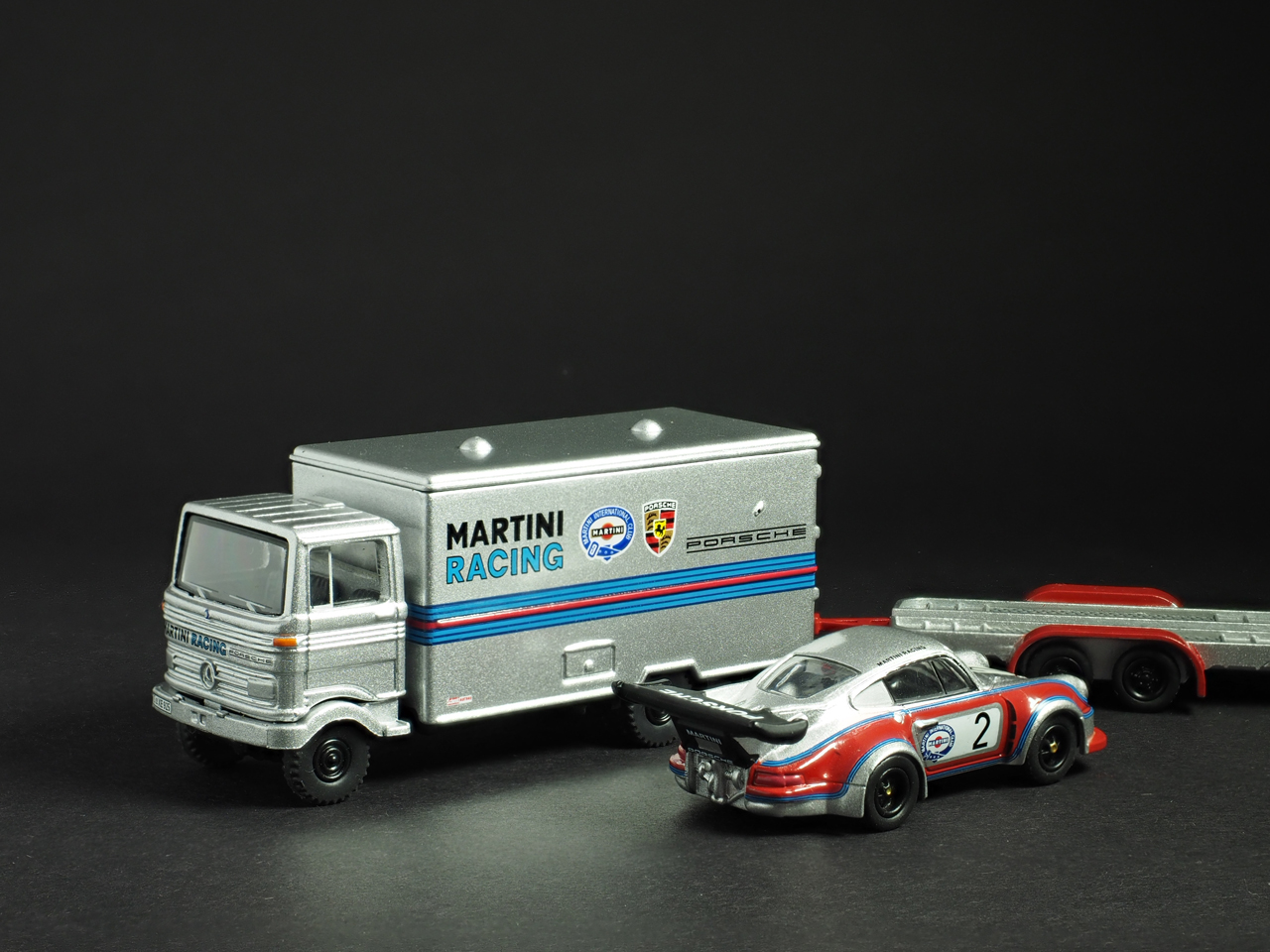 PremiumClassiXXs1/87 メルセデスベンツLP608MARTINIトレーラー_前