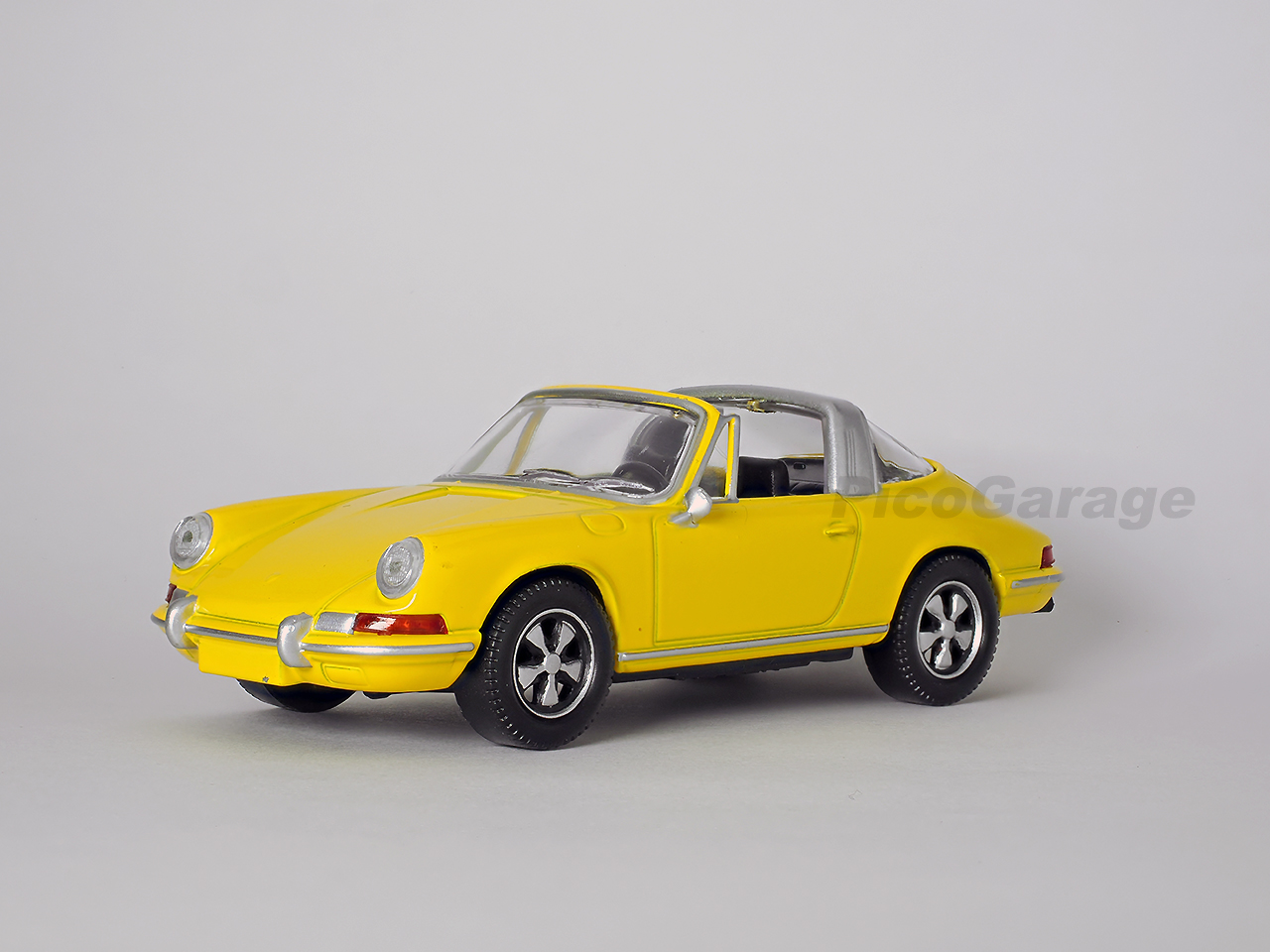 ポルシェ911T黄前左