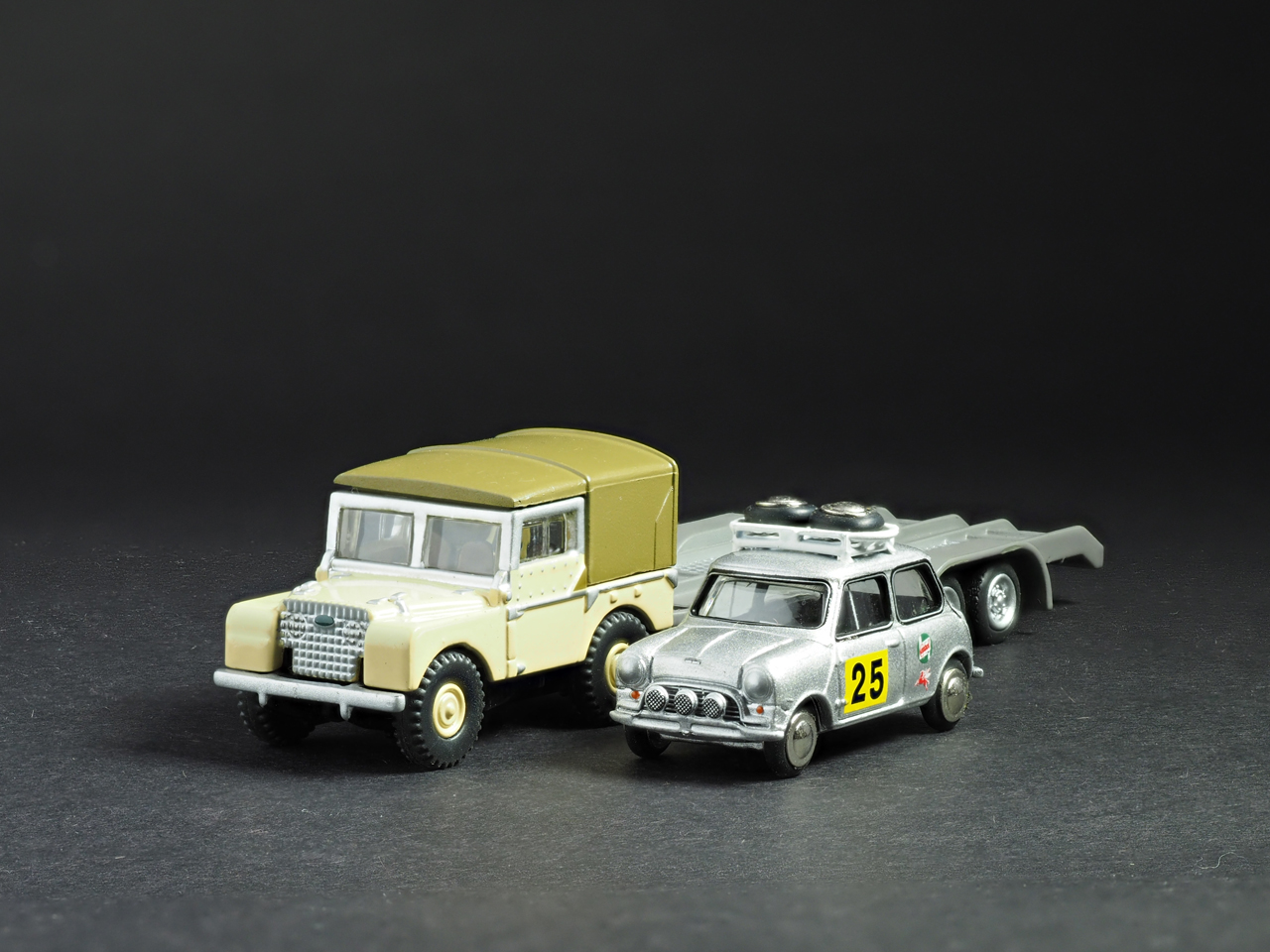 PremiumClassiXXs1/87 ランドローバー/ミニクーパートレーラー_前