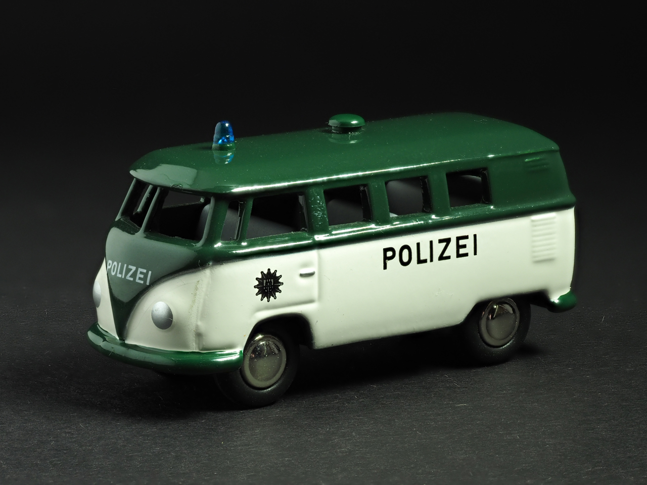 PremiumClassiXXs1/87 VWT1バスドイツ警察_前
